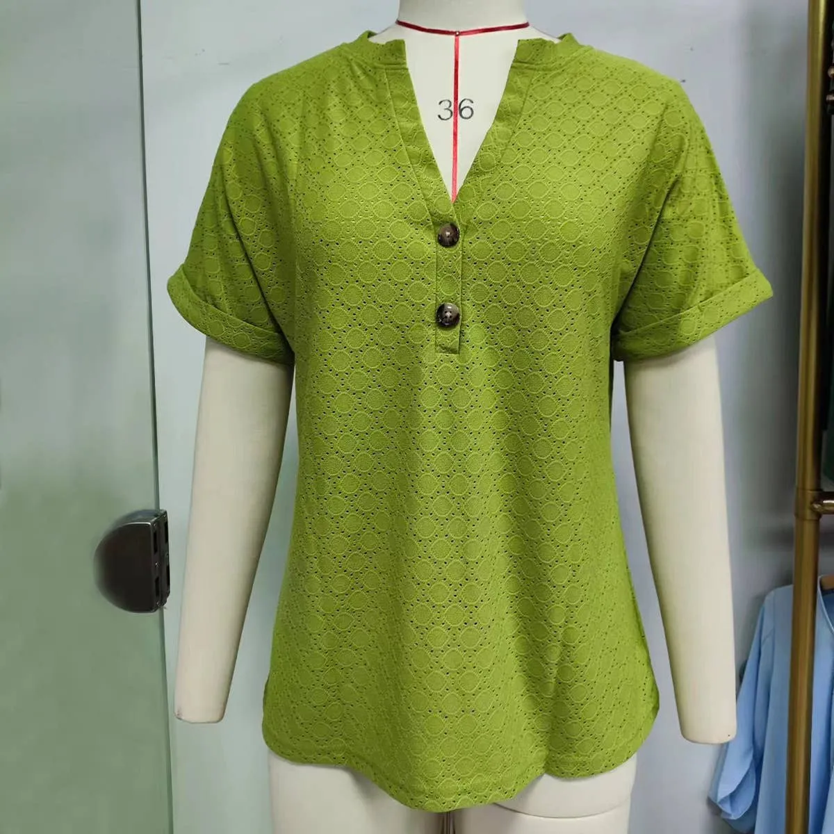 BREATHABLE V-NECK BUTTON SOLID COLOR T-SHIRT_CWTSTS0384