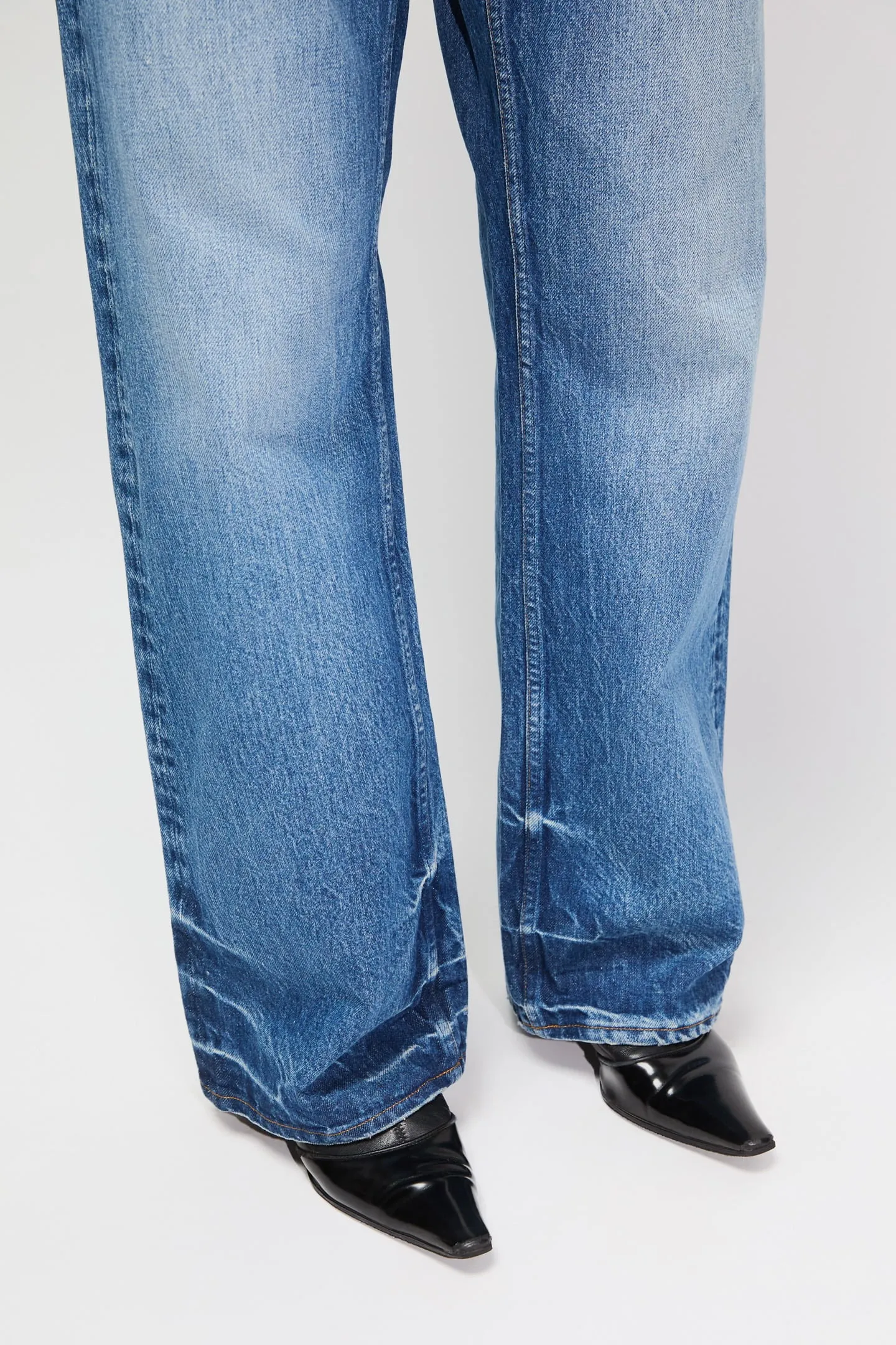 Loose-fit Jeans